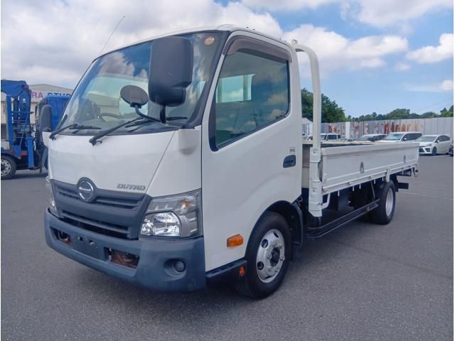 Hino DUTRO 2017-12 8331876-0