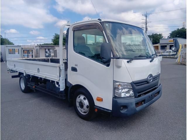 Hino DUTRO 2017-12 8331876-1