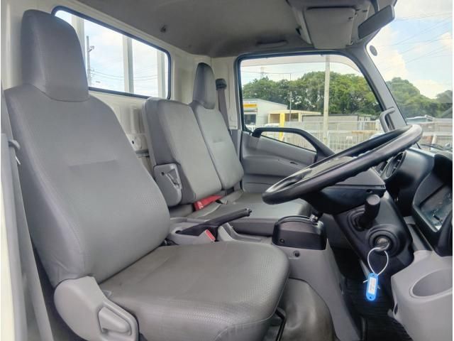 Hino DUTRO 2017-12 8331876-19