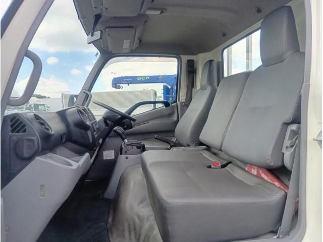 Hino DUTRO 2017-12 8331876-20