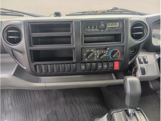 Hino DUTRO 2017-12 8331876-22