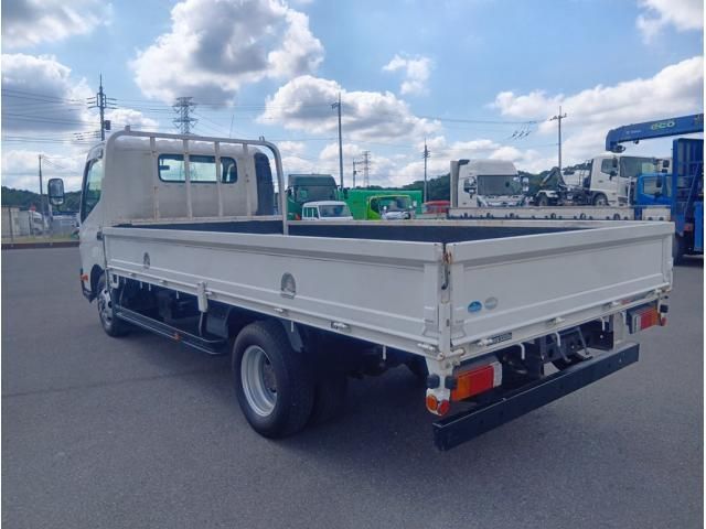 Hino DUTRO 2017-12 8331876-3