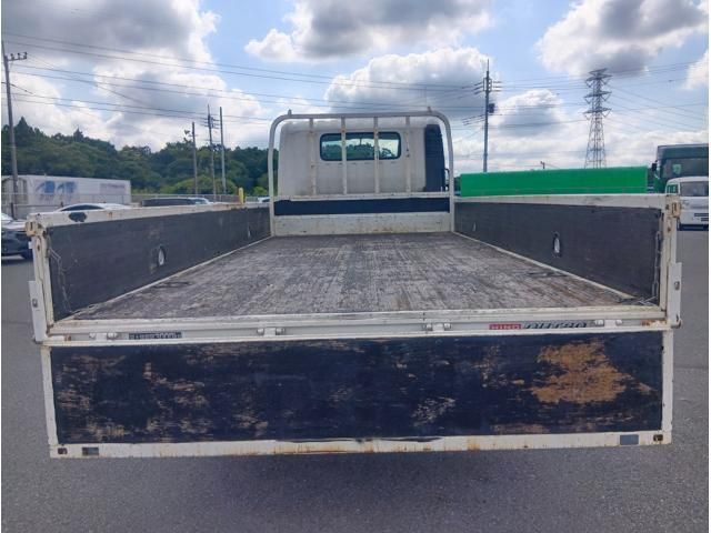 Hino DUTRO 2017-12 8331876-5