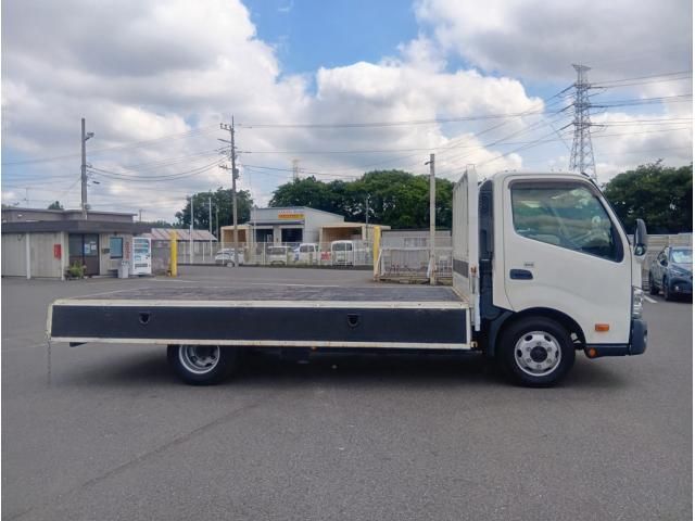 Hino DUTRO 2017-12 8331876-7