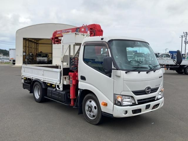 Hino DUTRO 2017-08 8331875-1