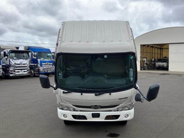 Hino DUTRO 2017-08 8331875-22