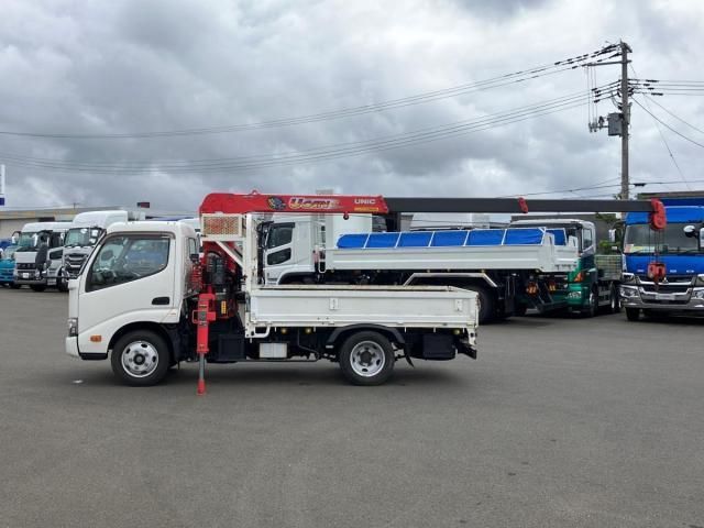 Hino DUTRO 2017-08 8331875-4