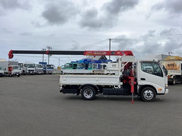 Hino DUTRO 2017-08 8331875-5
