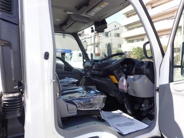 Hino DUTRO 2026-02 8331872-11