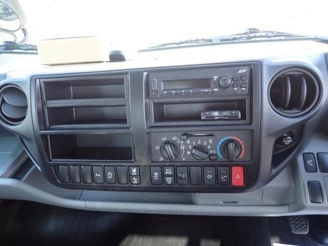 Hino DUTRO 2026-02 8331872-13