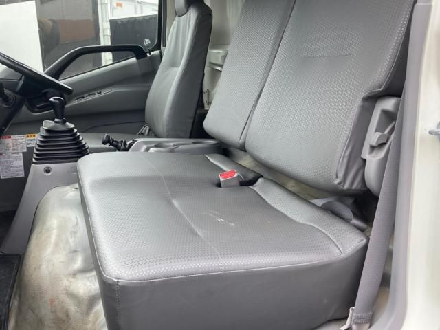 Hino DUTRO 2020-12 8331864-19