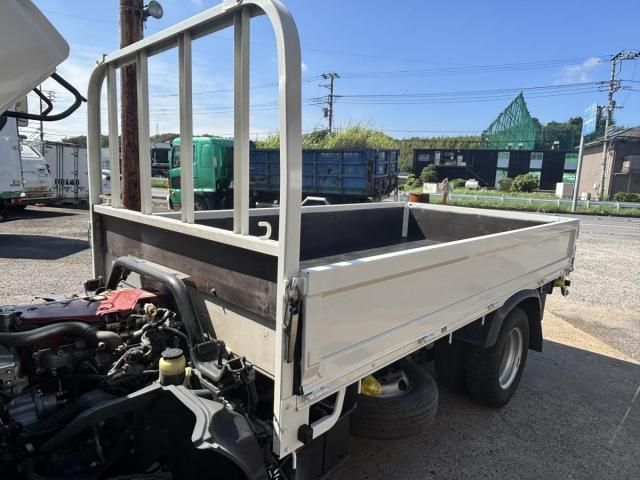 Hino DUTRO 2016-09 8331879-13