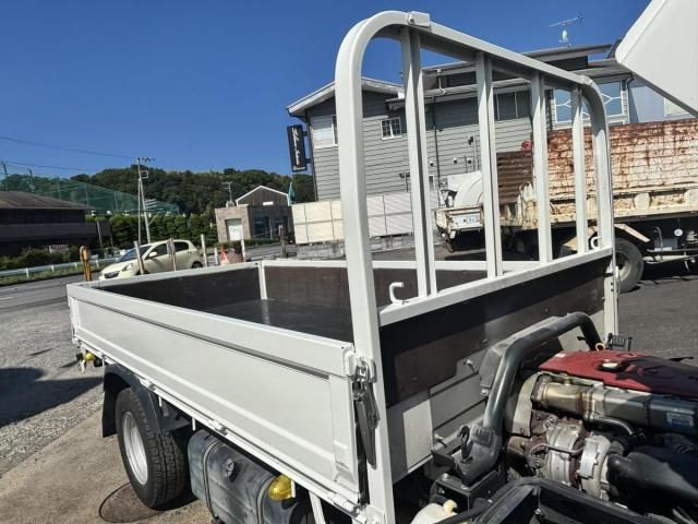 Hino DUTRO 2016-09 8331879-14