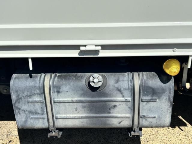 Hino DUTRO 2016-09 8331879-24