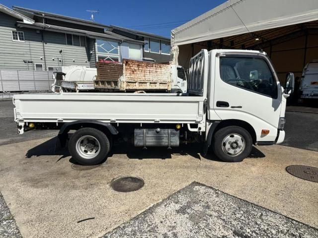 Hino DUTRO 2016-09 8331879-3