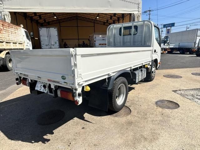 Hino DUTRO 2016-09 8331879-4