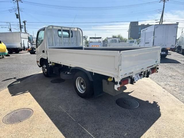 Hino DUTRO 2016-09 8331879-6