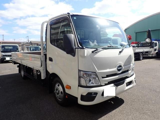 Hino DUTRO 2026-02 8331870-0