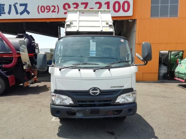Hino DUTRO 2019-08 8331873-1