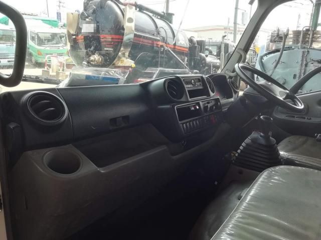 Hino DUTRO 2019-08 8331873-23