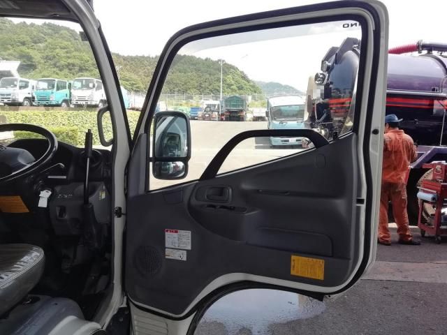 Hino DUTRO 2019-08 8331873-24