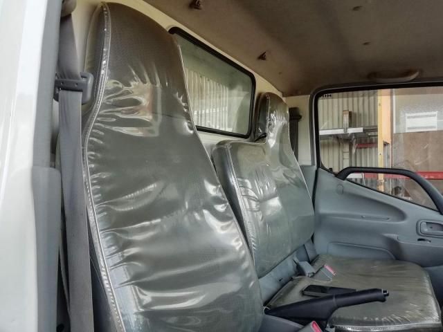 Hino DUTRO 2019-08 8331873-25