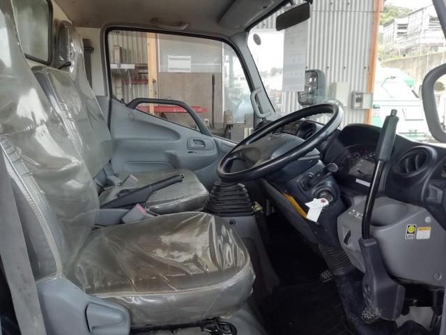 Hino DUTRO 2019-08 8331873-27