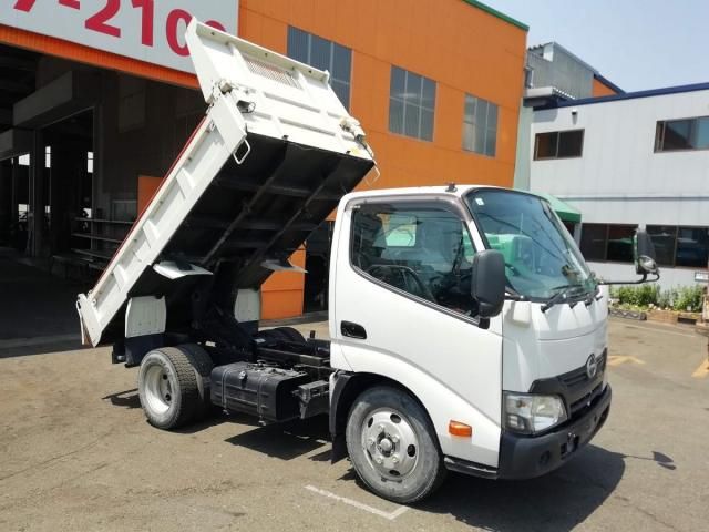 Hino DUTRO 2019-08 8331873-2