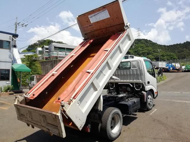 Hino DUTRO 2019-08 8331873-4
