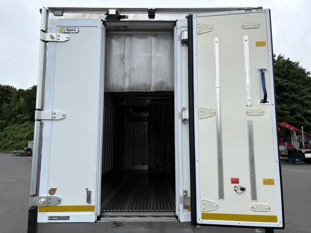 Hino DUTRO 2019-12 8331877-16