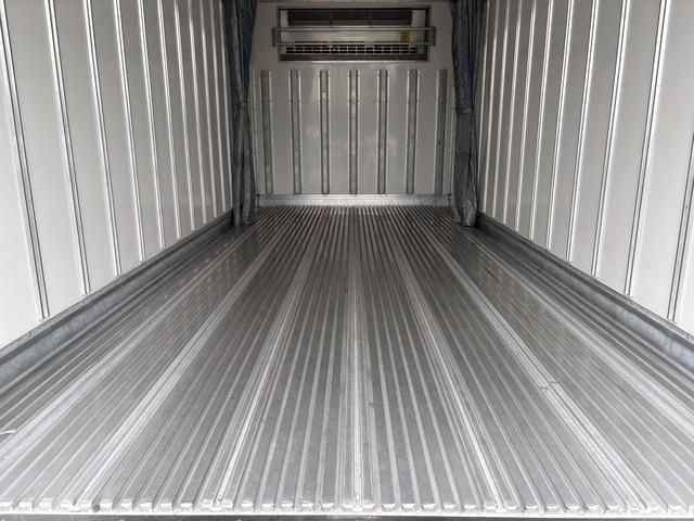 Hino DUTRO 2019-12 8331877-17