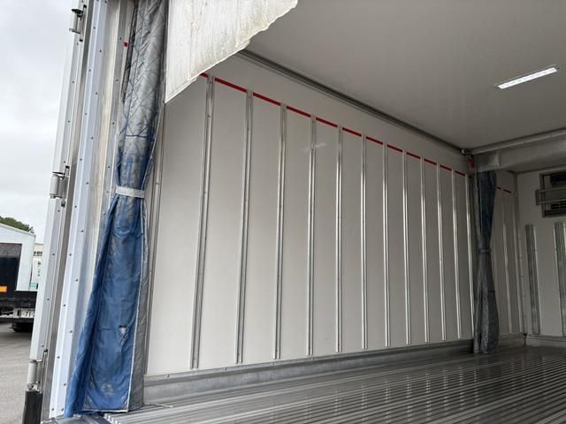 Hino DUTRO 2019-12 8331877-21