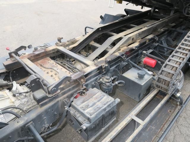 Hino DUTRO 2018-08 8331866-11