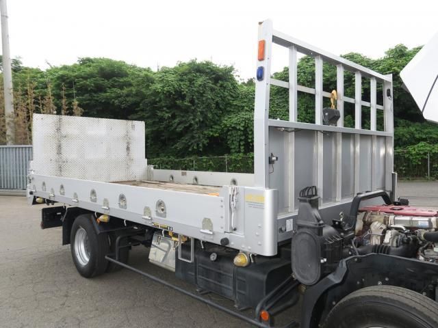 Hino DUTRO 2018-08 8331866-13