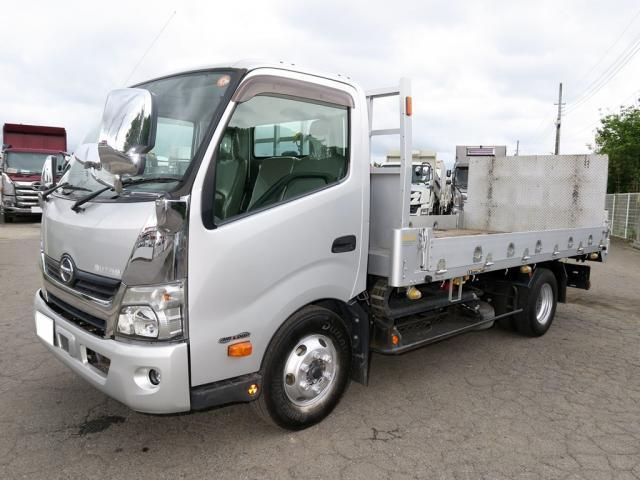 Hino DUTRO 2018-08 8331866-3