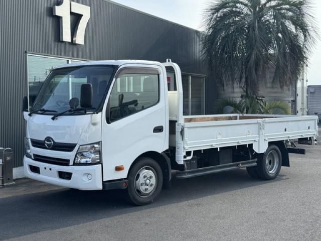 Hino DUTRO 2013-12 8331878-0