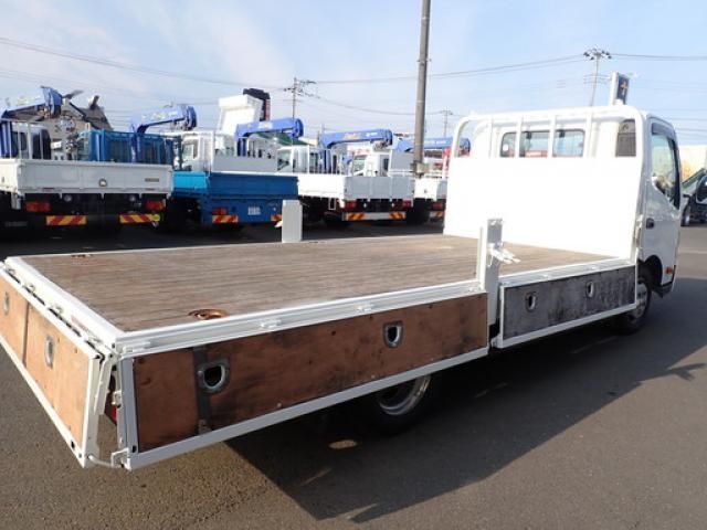 Hino DUTRO 2013-12 8331878-14