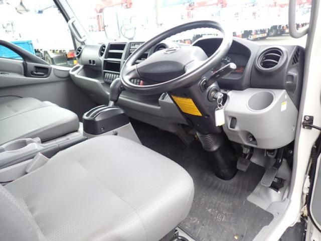 Hino DUTRO 2013-12 8331878-29