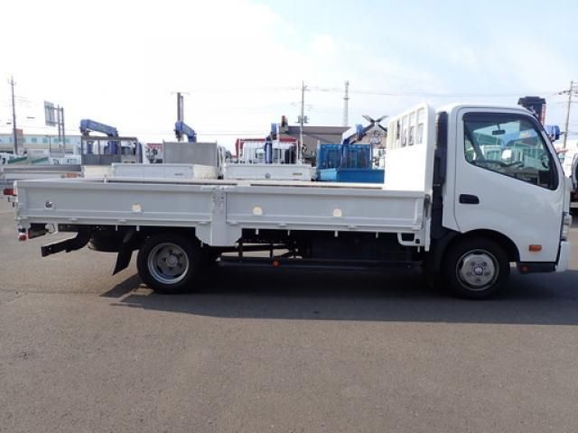 Hino DUTRO 2013-12 8331878-3