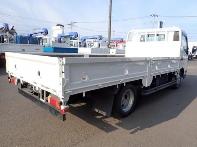 Hino DUTRO 2013-12 8331878-4
