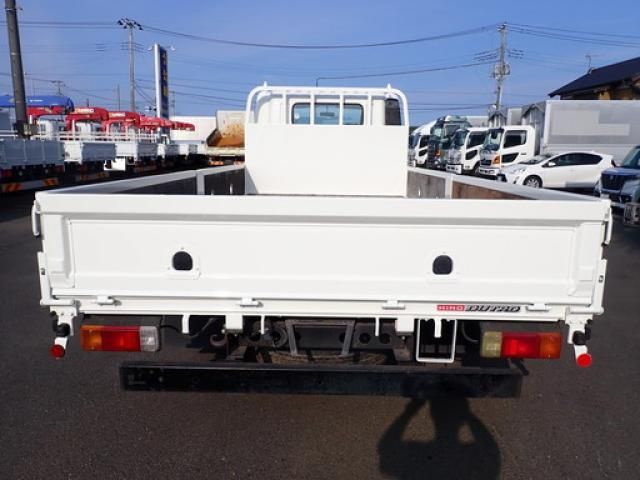 Hino DUTRO 2013-12 8331878-5