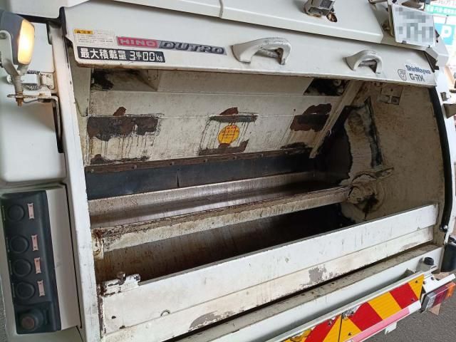 Hino DUTRO 2016-11 8331871-12