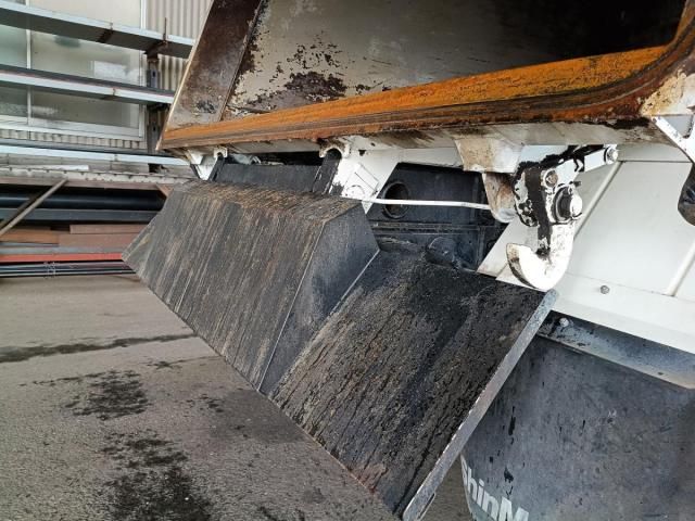 Hino DUTRO 2016-11 8331871-16