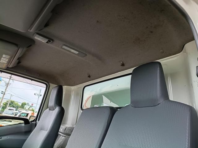 Hino DUTRO 2016-11 8331871-23