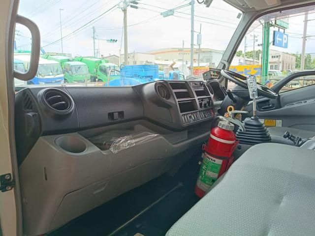 Hino DUTRO 2016-11 8331871-24
