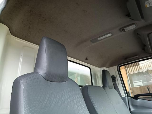 Hino DUTRO 2016-11 8331871-27