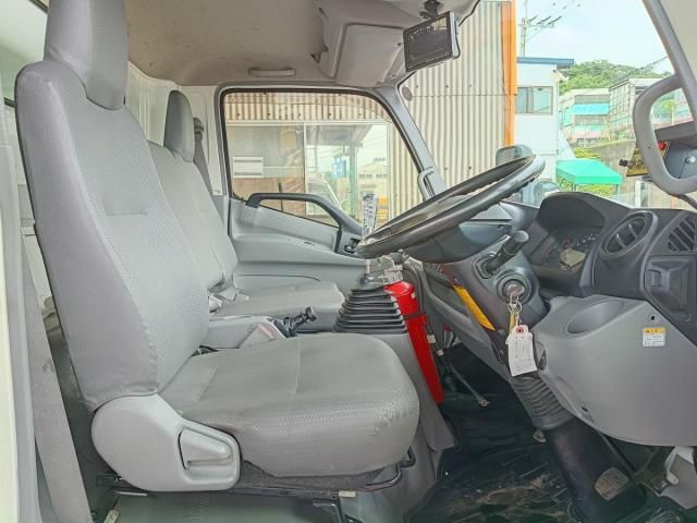 Hino DUTRO 2016-11 8331871-28