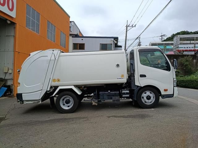 Hino DUTRO 2016-11 8331871-3