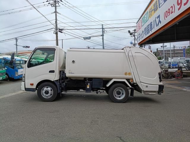 Hino DUTRO 2016-11 8331871-7