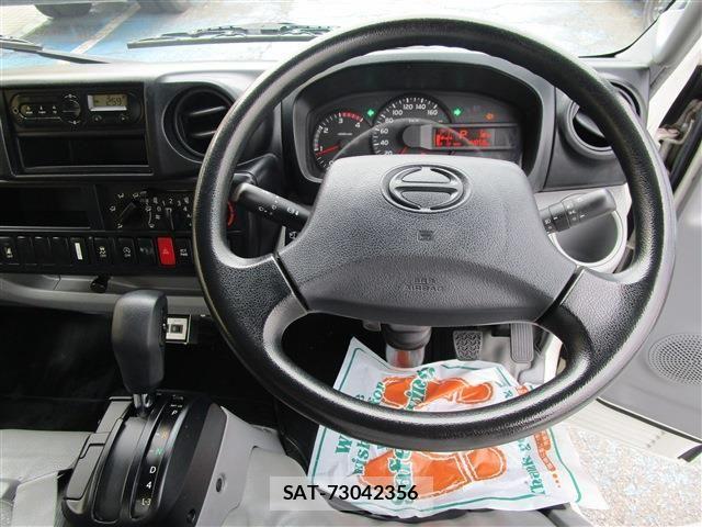 Hino DUTRO 2018-04 8335634-9